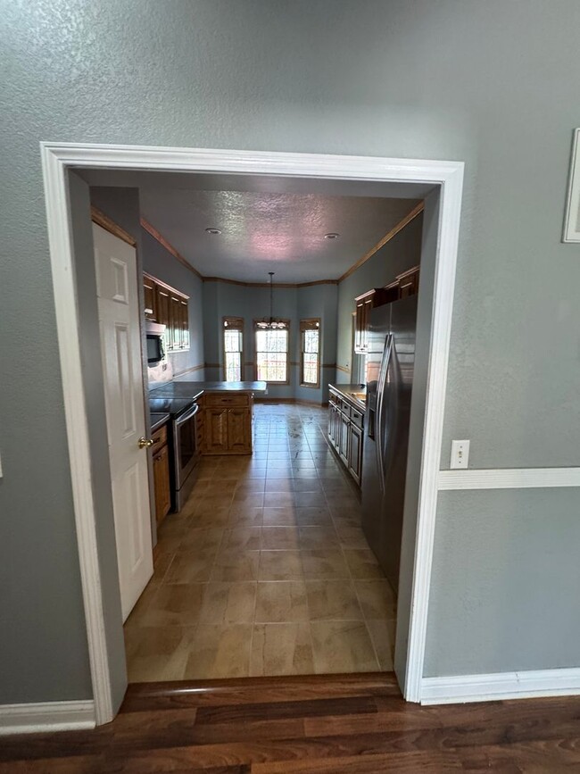 Building Photo - 95 Bassingham Dr