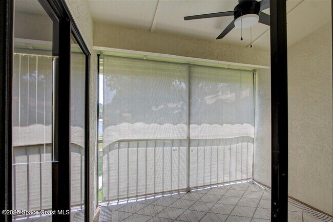 Building Photo - 1051 Country Club Dr