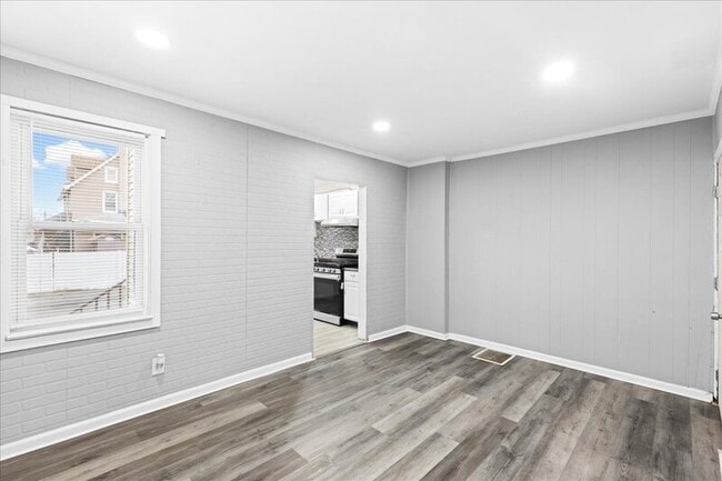 Building Photo - 505 Wood St