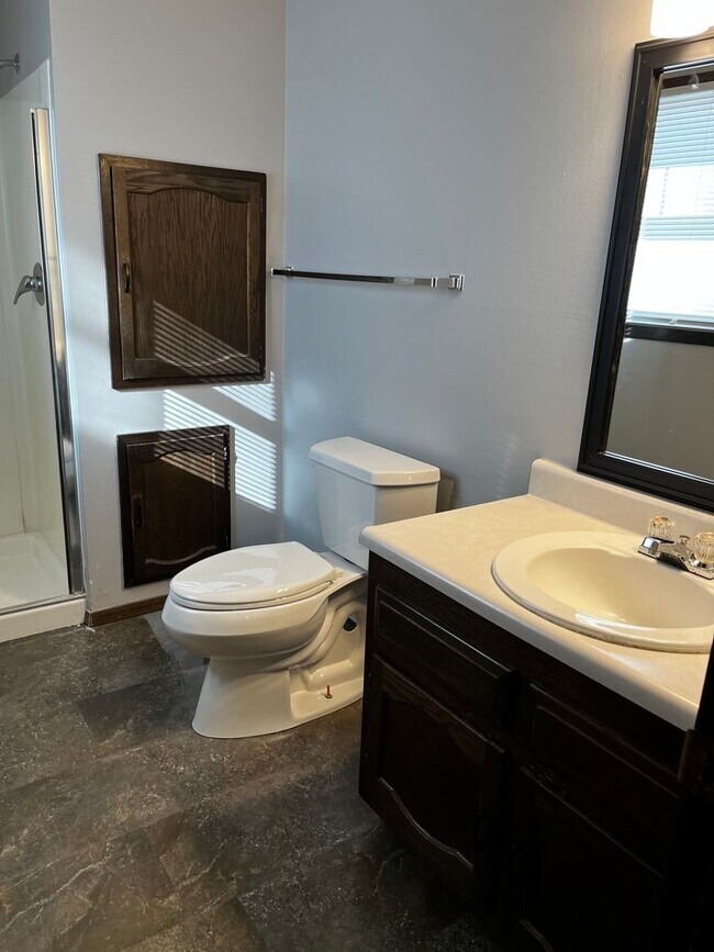 Building Photo - 3 Bed/3 Bath with Fenced in Yard!