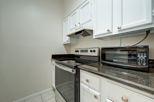 Building Photo - 2001 Bering Dr