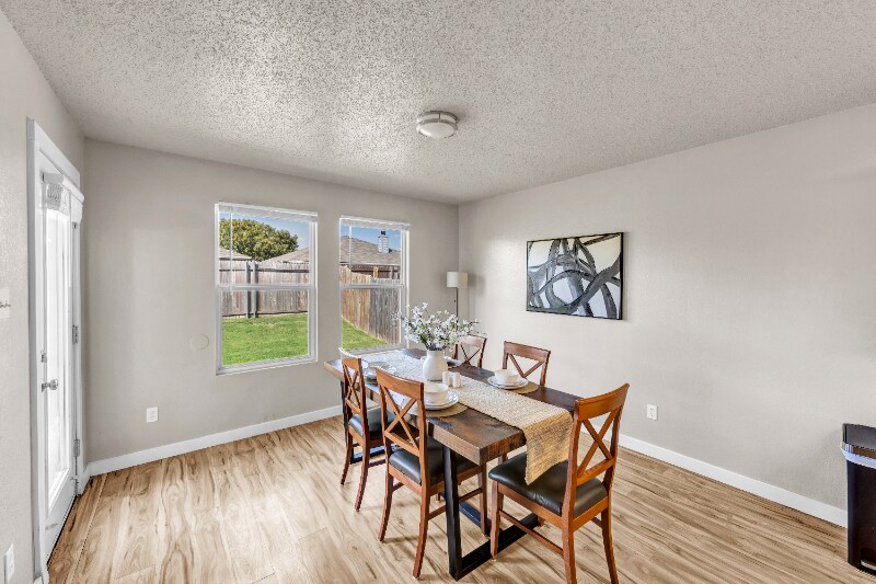 Building Photo - 9924 George Washington Dr