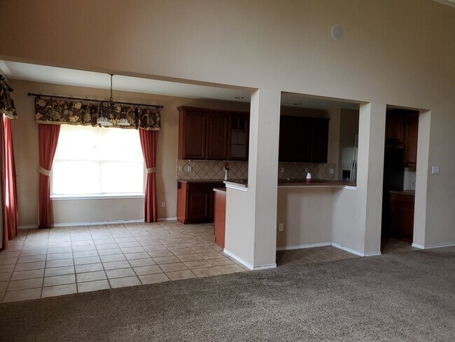 Building Photo - 627 Magnolia Ln