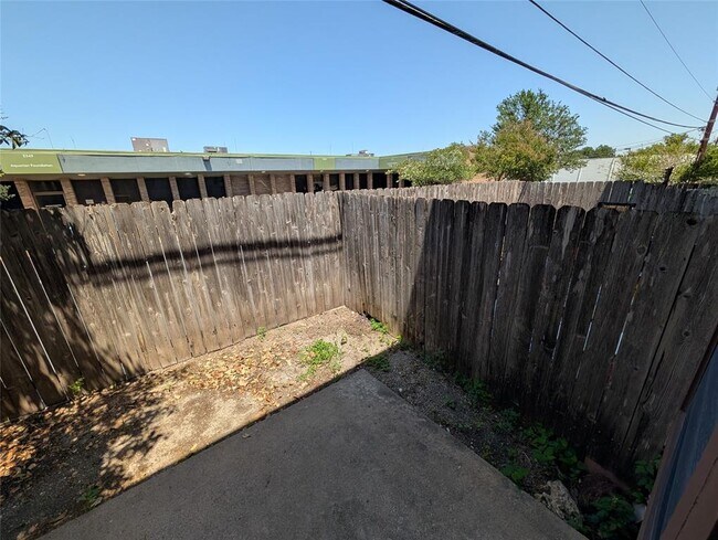 Building Photo - 7800 Northcrest Blvd