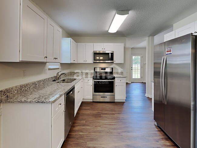Building Photo - 860 Amelia Grove Ln SE