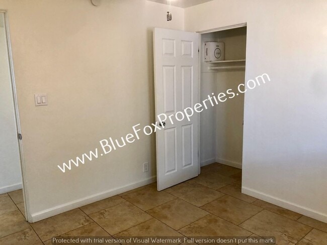 Building Photo - 1437 E Manlove St