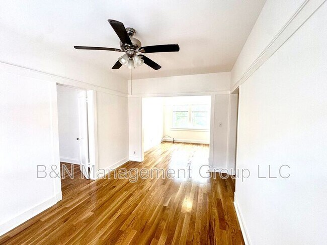 Building Photo - 1065 W Dakin St