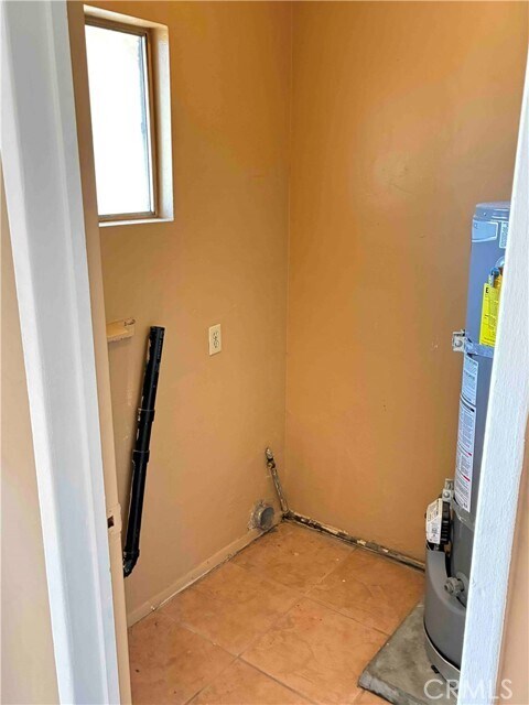 Building Photo - 550 N Valencia Pl