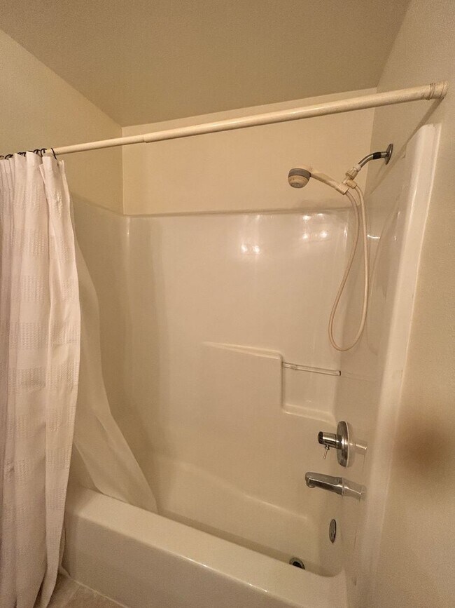 Building Photo - Spacious Tri-Level On Corner Lot