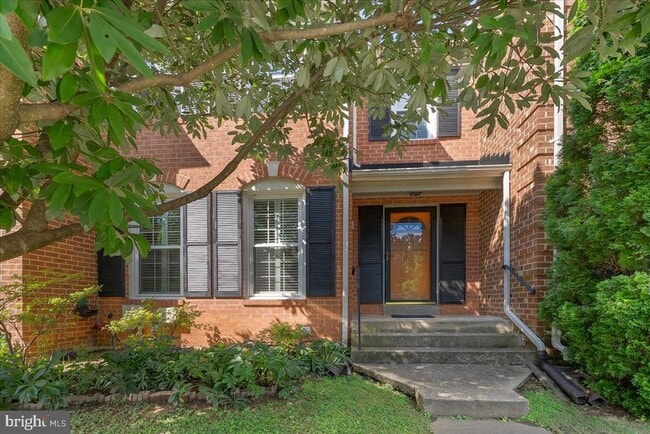 Building Photo - 7252 Greentree Rd