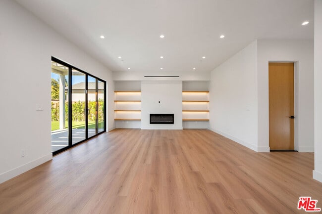 Building Photo - 5660 Winnetka Ave