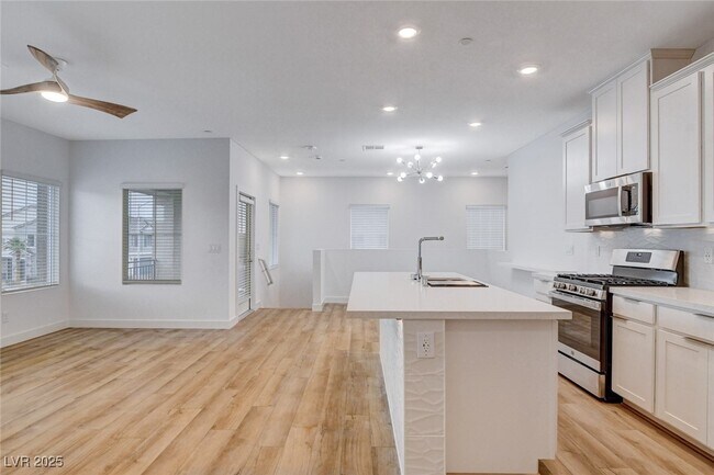 Building Photo - 237 Callen Falls Ave