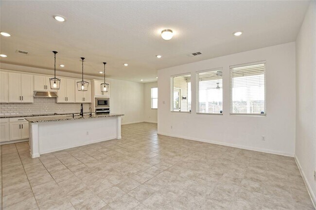 Building Photo - 17709 Shafer Dr