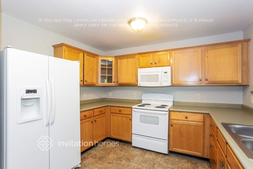 Building Photo - 952 Littleton Dr