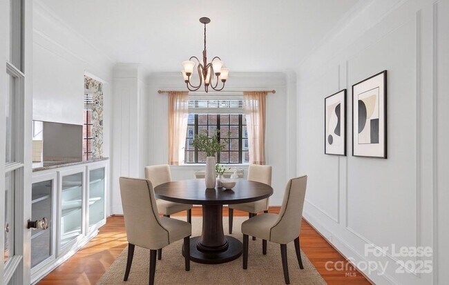 Building Photo - 301 W 10th St