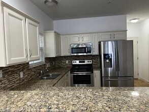 Building Photo - 2217 Brooke St