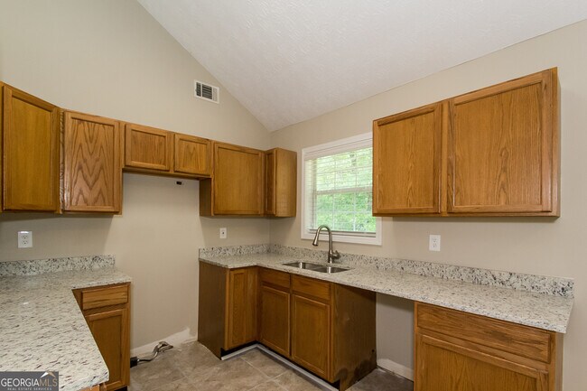 Building Photo - 120 Whitehead Dr