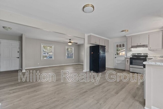 Building Photo - 329 S McPherson Church Rd