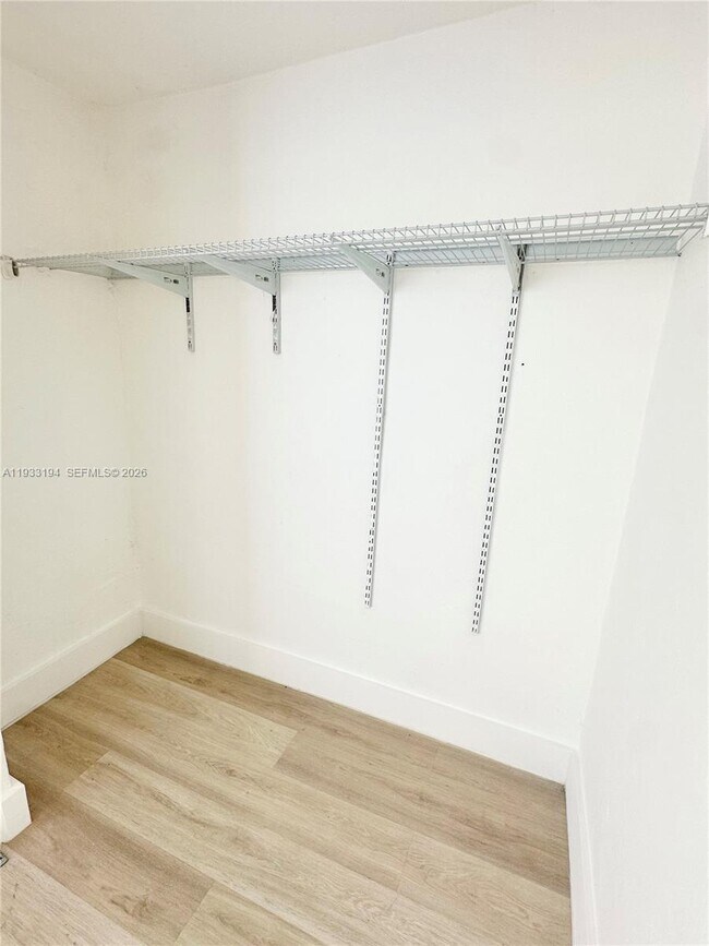 Building Photo - 553 NE 65th St