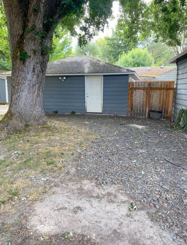 Building Photo - 30 SW 131st Ave
