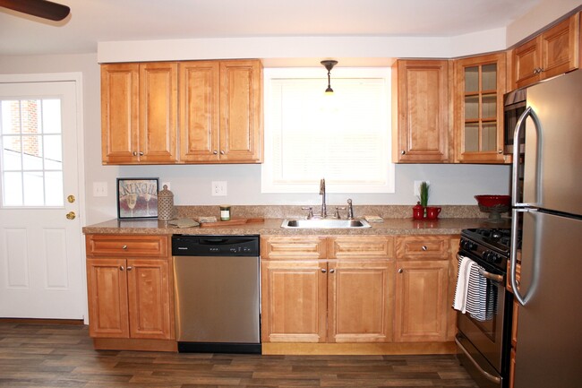 Kitchen - 252 Montcalm St