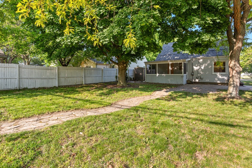 Building Photo - 3403 Woodland Ave