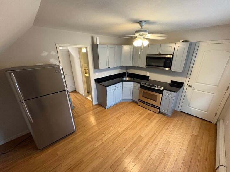 Primary Photo - 1 Brian St