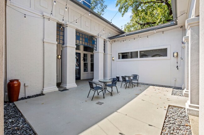 Building Photo - 2929 Kings Rd