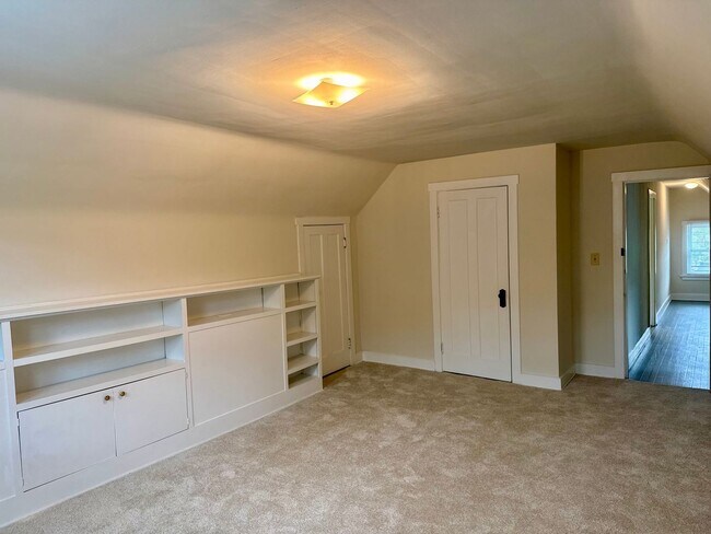 Building Photo - 3590 Outlook Ave