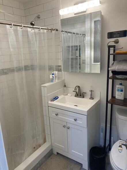 Building Photo - 33 Highgate St