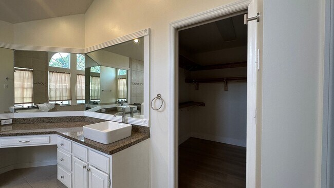 Building Photo - 935 Shriver Cir