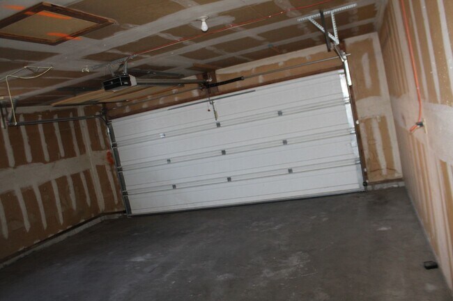 Building Photo - 5265 Golden Ct