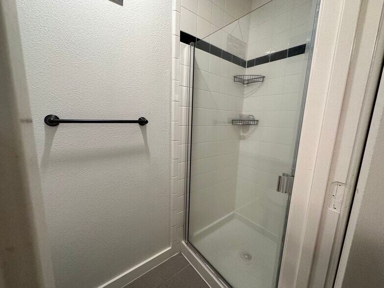 Building Photo - 1035 Delna Manor Ln