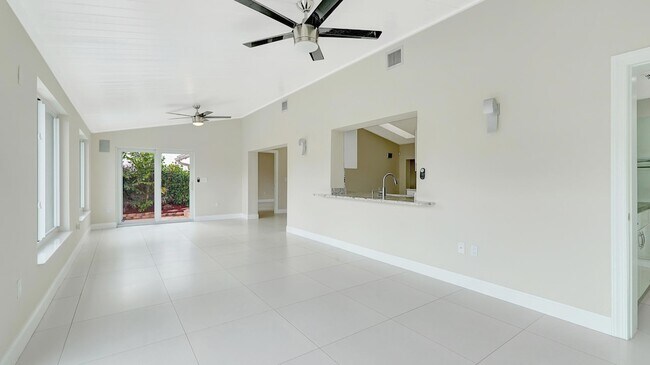Building Photo - 1412 NE 53rd Ct