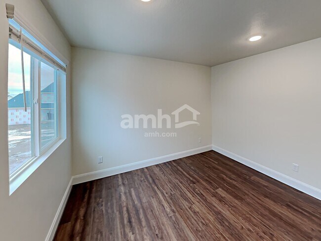 Building Photo - 2673 3340 South St