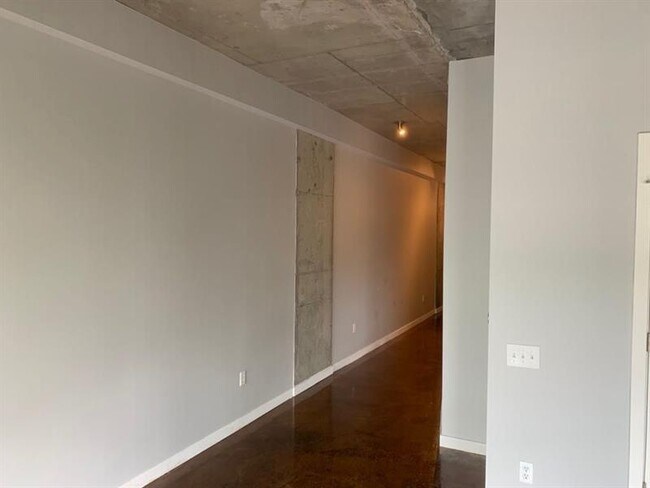 Building Photo - 335 W Ponce de Leon Ave