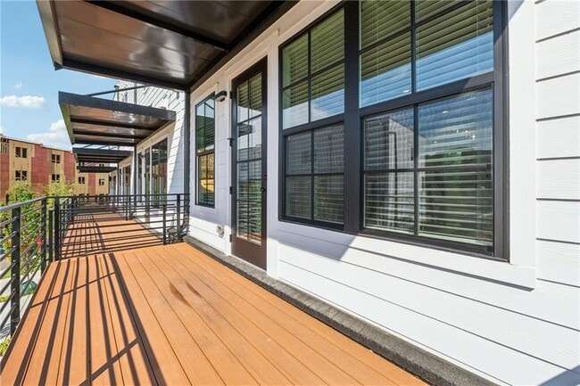 Building Photo - 428 Meadows Ln