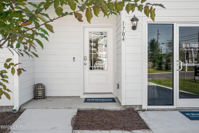 Building Photo - 1715 Jakes Dr