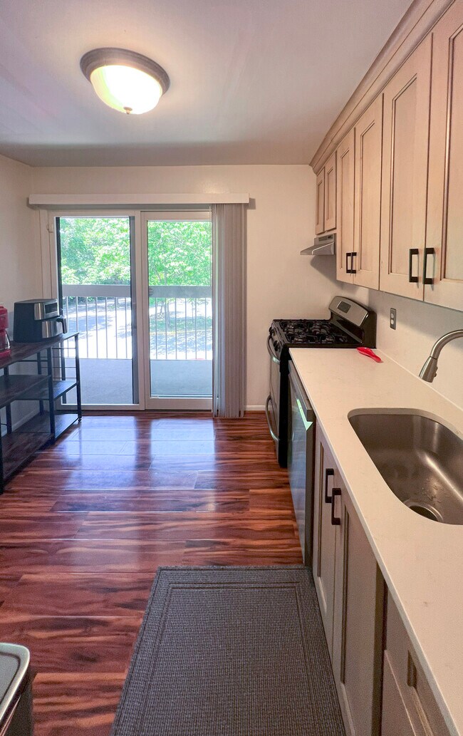 Building Photo - 1530 Moorings Dr