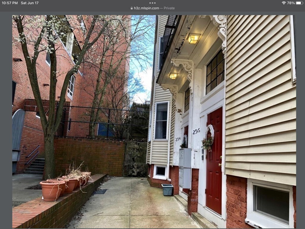 Building Photo - 256 Medford St