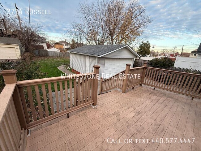 Building Photo - 3714 Russell-