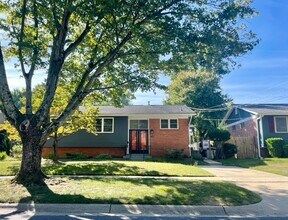 Building Photo - 902 Malta Ln