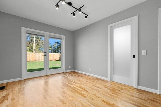 Building Photo - Freshly Updated West Seattle Rambler w/ Ai...