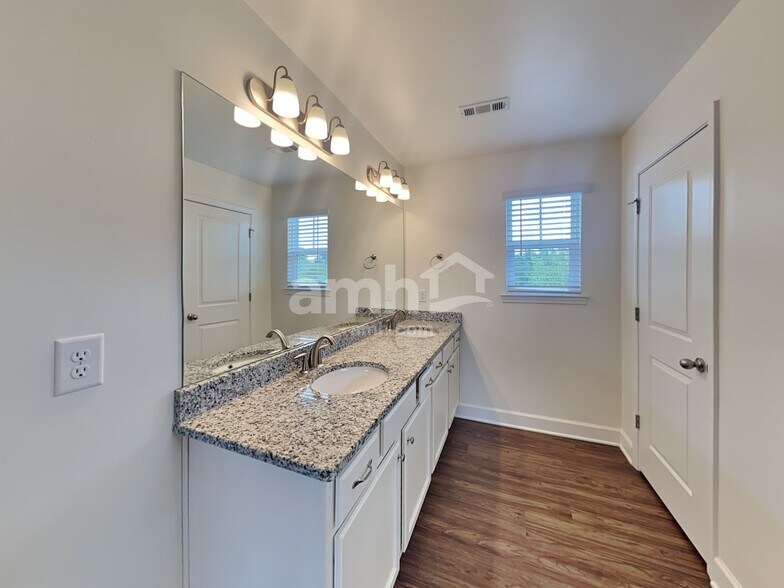 Building Photo - 5298 Lake Maxwell Dr