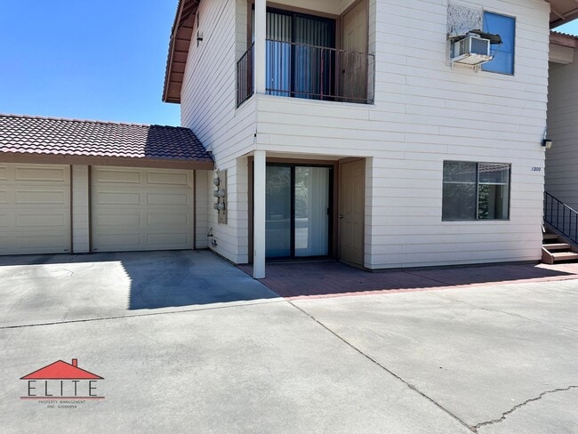 Building Photo - 1300 N El Prado St