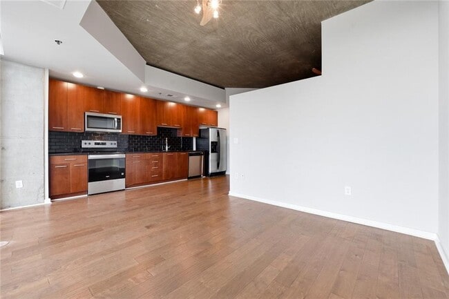 Building Photo - 3324 Peachtree Rd NE