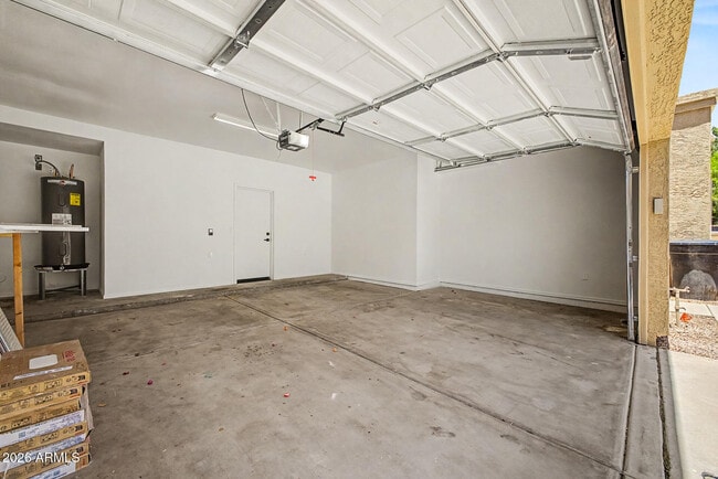 Building Photo - 2084 N Sunset Dr