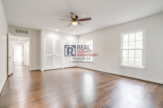 Building Photo - Charming Monticello Townhome – 4 Beds, Updated Kitchen & On-Site Parking