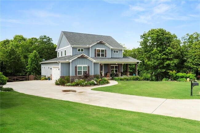 Building Photo - 175 STONELEDGE TRCE N