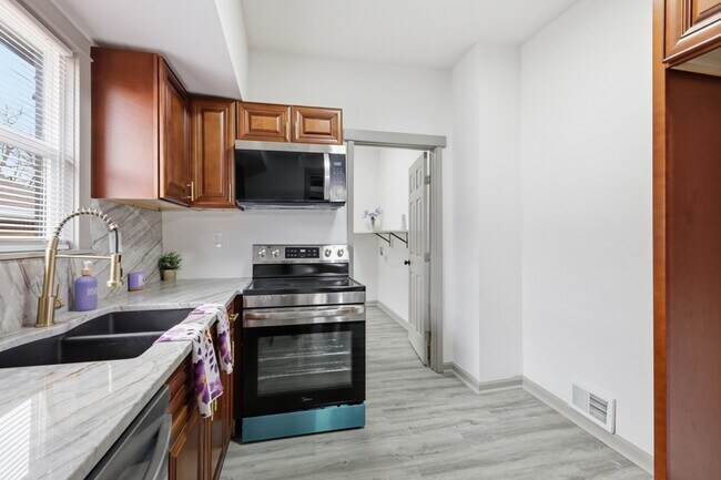 Building Photo - 1311 E 29th St